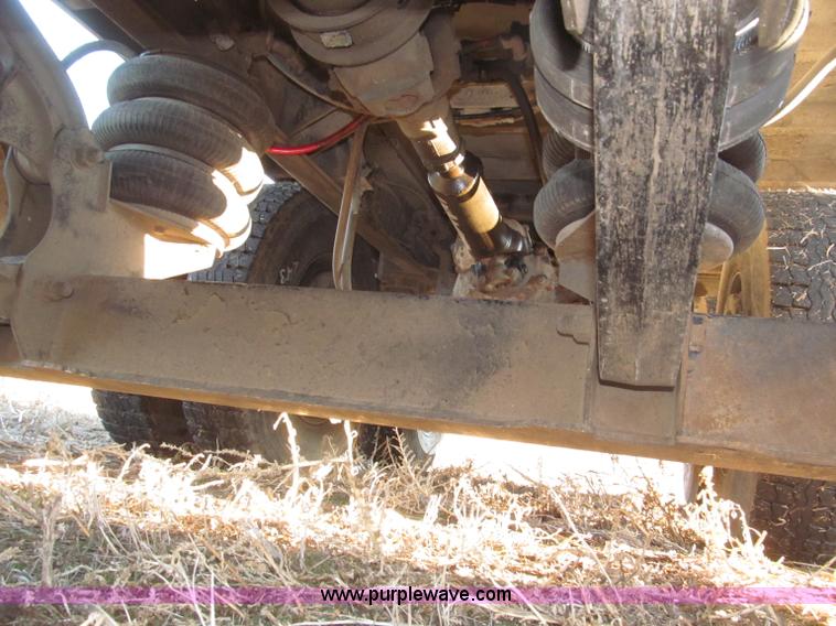 image for item B5332 1998 Ford LT9511 tri axle dump truck