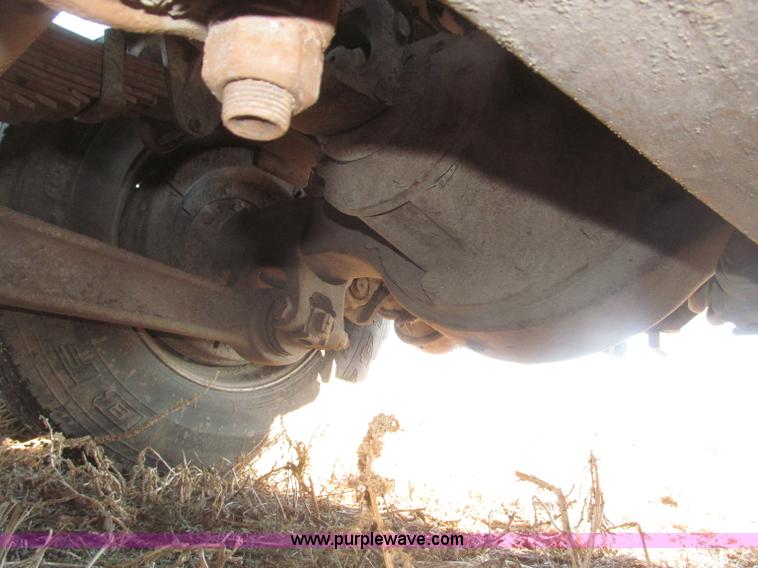 image for item B5332 1998 Ford LT9511 tri axle dump truck