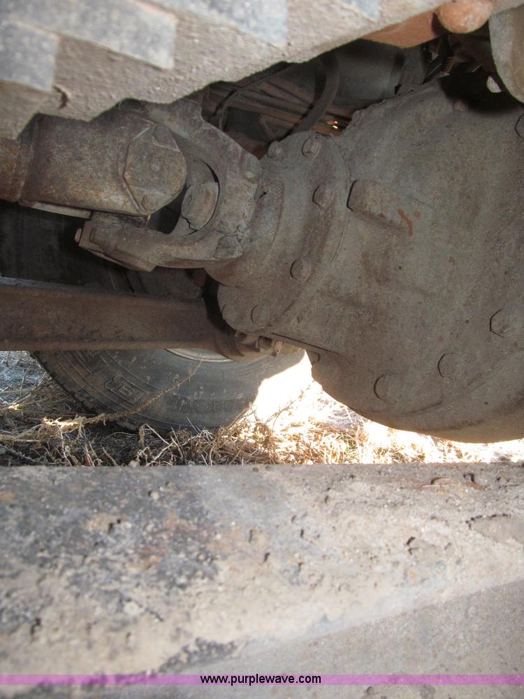 image for item B5332 1998 Ford LT9511 tri axle dump truck