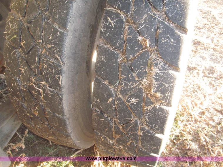 image for item B5332 1998 Ford LT9511 tri axle dump truck