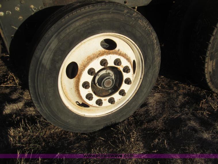 image for item B5332 1998 Ford LT9511 tri axle dump truck