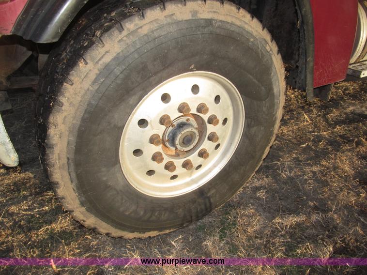 image for item B5332 1998 Ford LT9511 tri axle dump truck