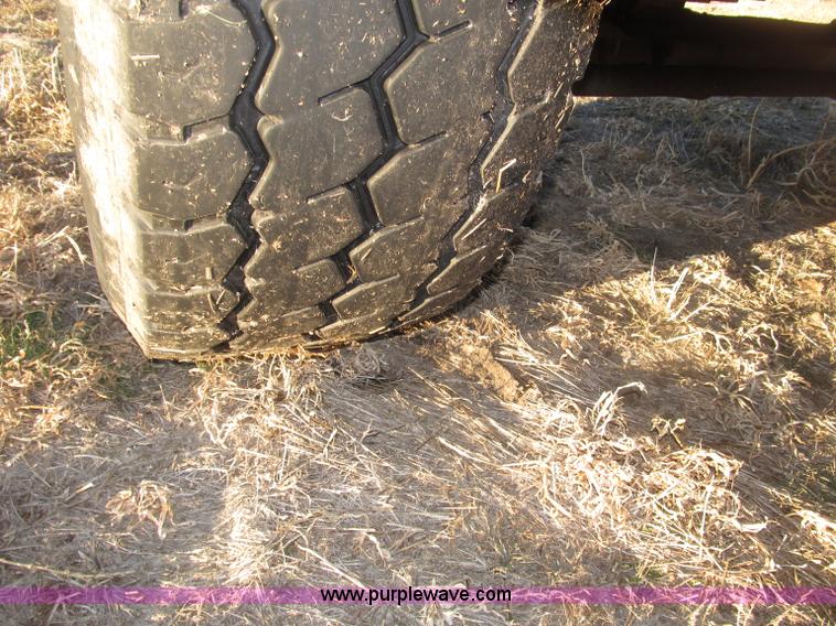 image for item B5332 1998 Ford LT9511 tri axle dump truck