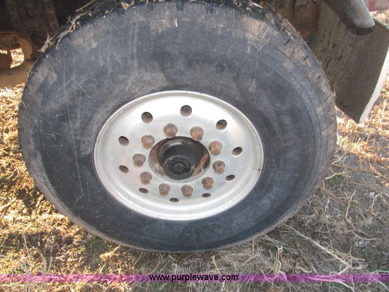 image for item B5332 1998 Ford LT9511 tri axle dump truck