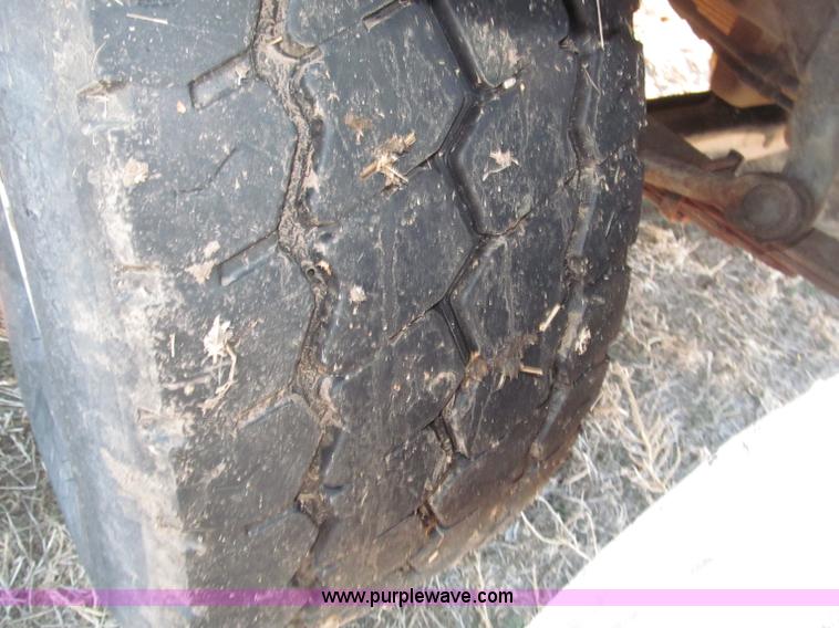 image for item B5332 1998 Ford LT9511 tri axle dump truck