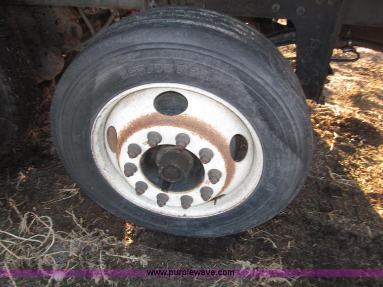 image for item B5332 1998 Ford LT9511 tri axle dump truck