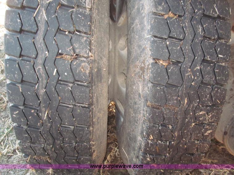 image for item B5332 1998 Ford LT9511 tri axle dump truck