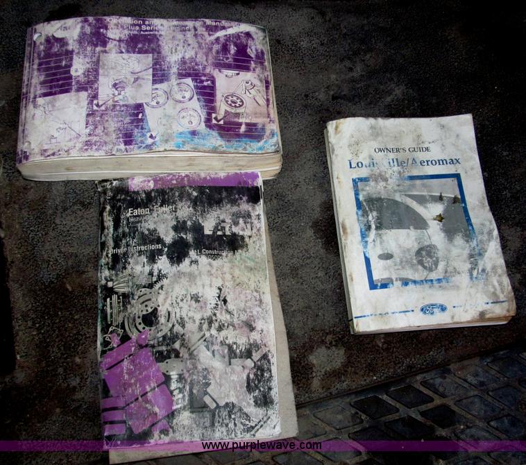 image for item B5332 1998 Ford LT9511 tri axle dump truck