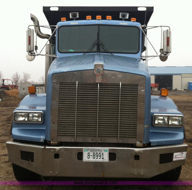 image for item B5336 1998 Kenworth T800 tri axle dump truck