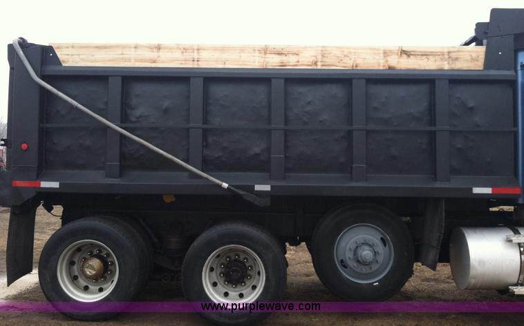 image for item B5336 1998 Kenworth T800 tri axle dump truck