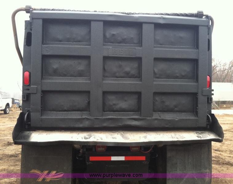 image for item B5336 1998 Kenworth T800 tri axle dump truck