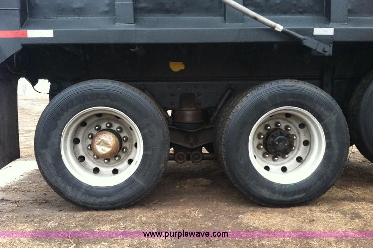 image for item B5336 1998 Kenworth T800 tri axle dump truck