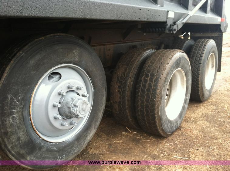 image for item B5336 1998 Kenworth T800 tri axle dump truck