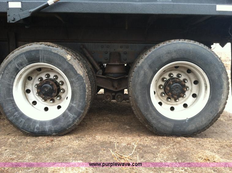 image for item B5336 1998 Kenworth T800 tri axle dump truck