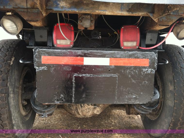 image for item B5336 1998 Kenworth T800 tri axle dump truck