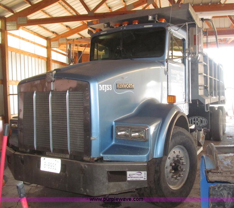 image for item B5336 1998 Kenworth T800 tri axle dump truck