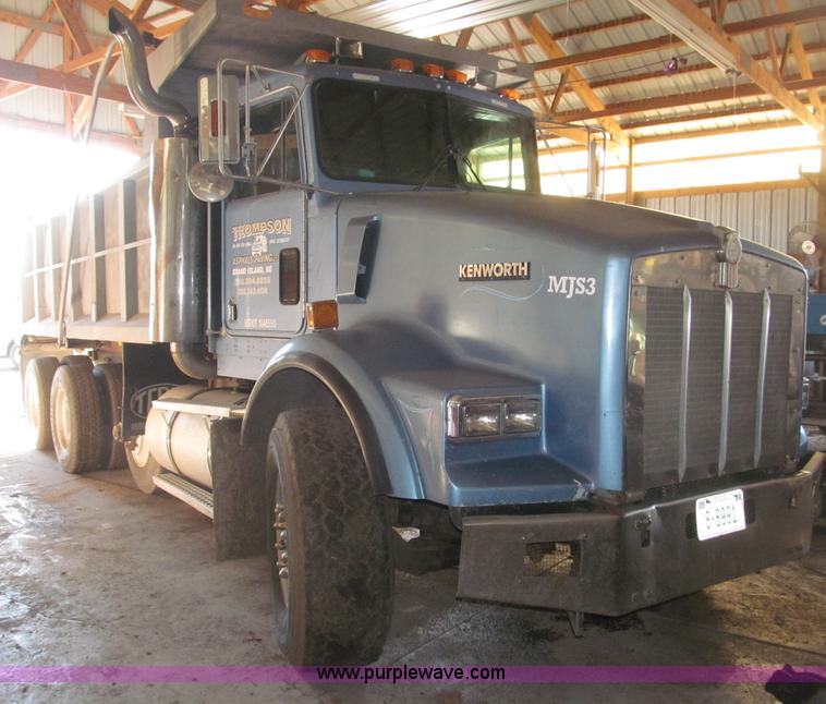 image for item B5336 1998 Kenworth T800 tri axle dump truck