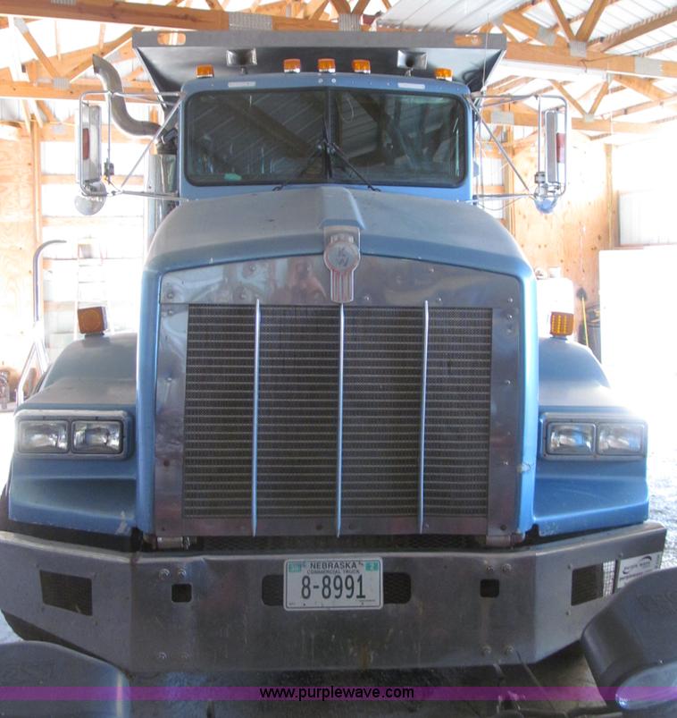 image for item B5336 1998 Kenworth T800 tri axle dump truck