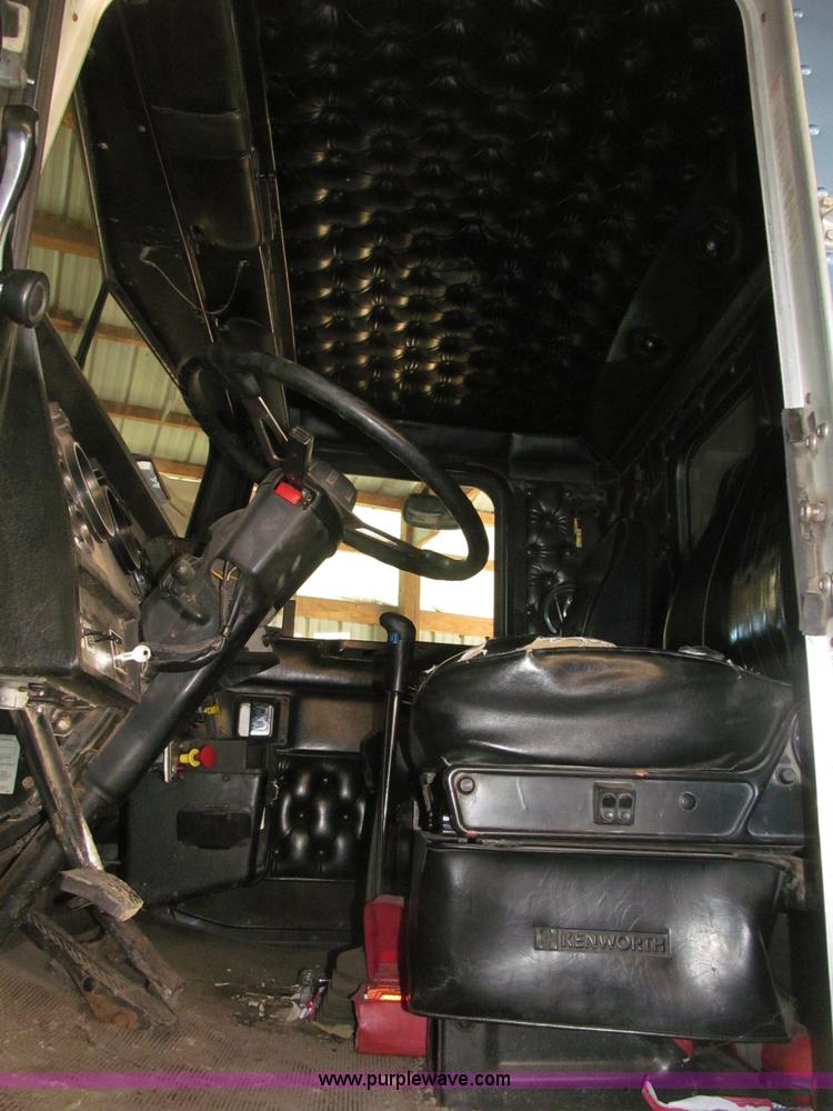 image for item B5336 1998 Kenworth T800 tri axle dump truck