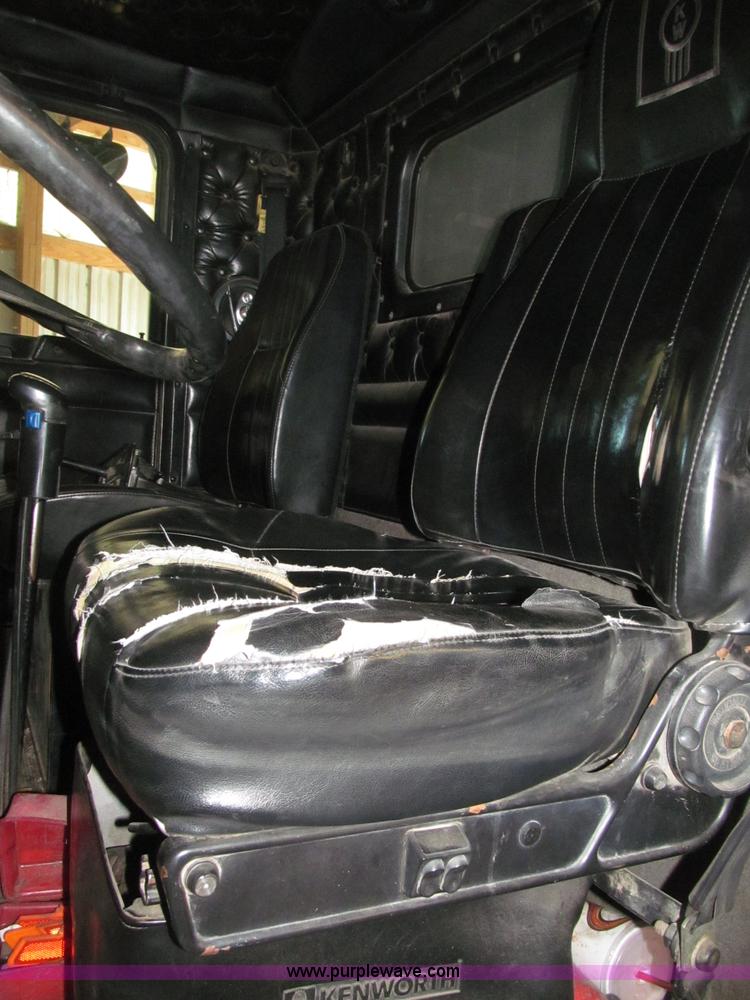 image for item B5336 1998 Kenworth T800 tri axle dump truck