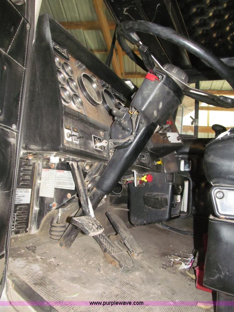 image for item B5336 1998 Kenworth T800 tri axle dump truck