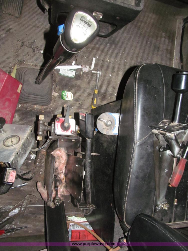 image for item B5336 1998 Kenworth T800 tri axle dump truck