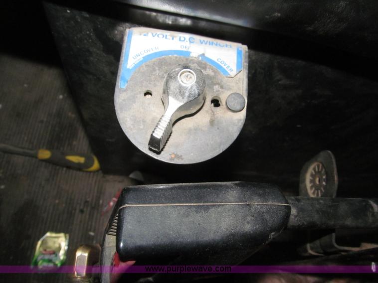 image for item B5336 1998 Kenworth T800 tri axle dump truck