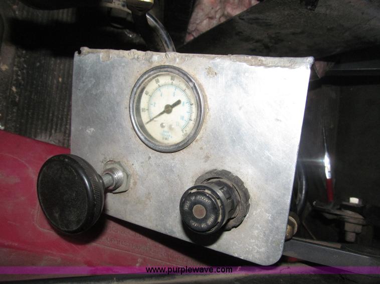 image for item B5336 1998 Kenworth T800 tri axle dump truck