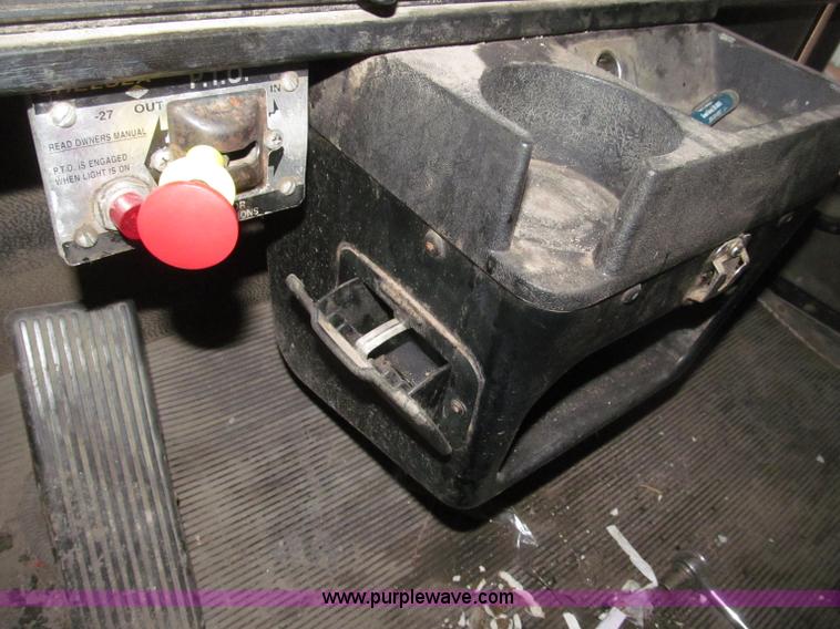 image for item B5336 1998 Kenworth T800 tri axle dump truck