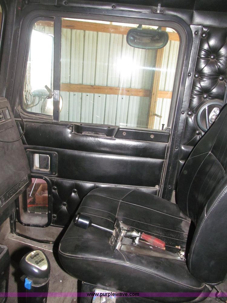 image for item B5336 1998 Kenworth T800 tri axle dump truck