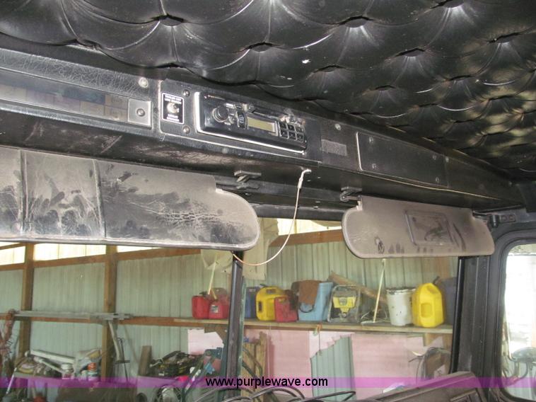 image for item B5336 1998 Kenworth T800 tri axle dump truck