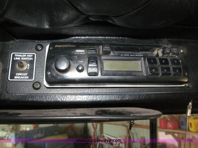 image for item B5336 1998 Kenworth T800 tri axle dump truck