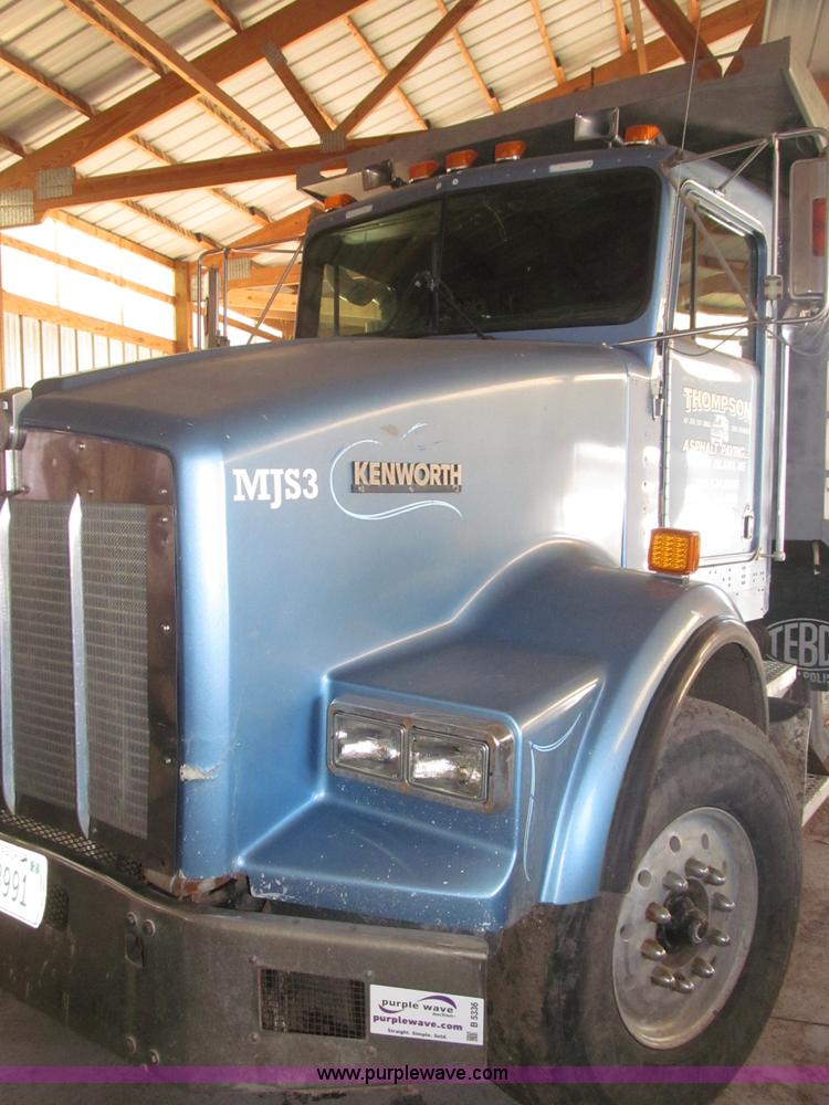 image for item B5336 1998 Kenworth T800 tri axle dump truck