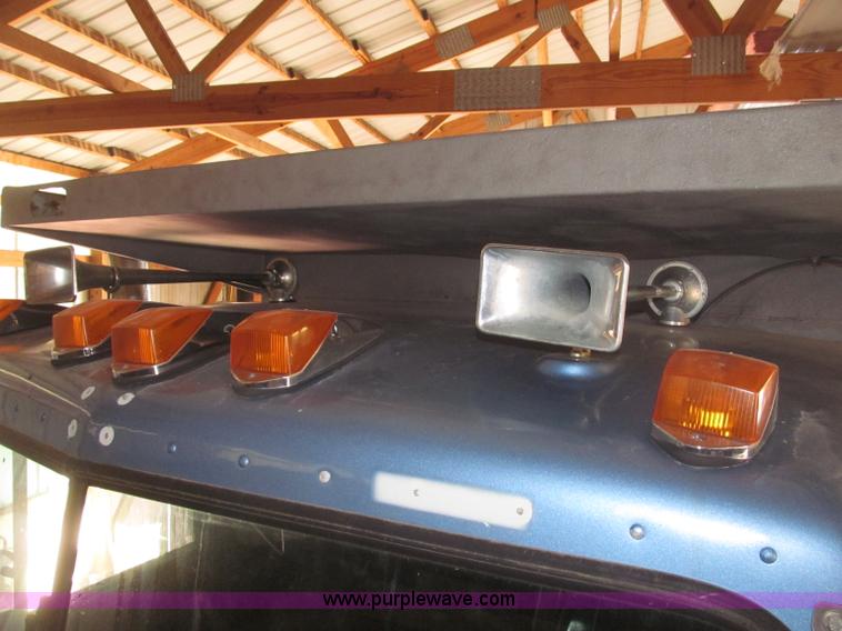 image for item B5336 1998 Kenworth T800 tri axle dump truck