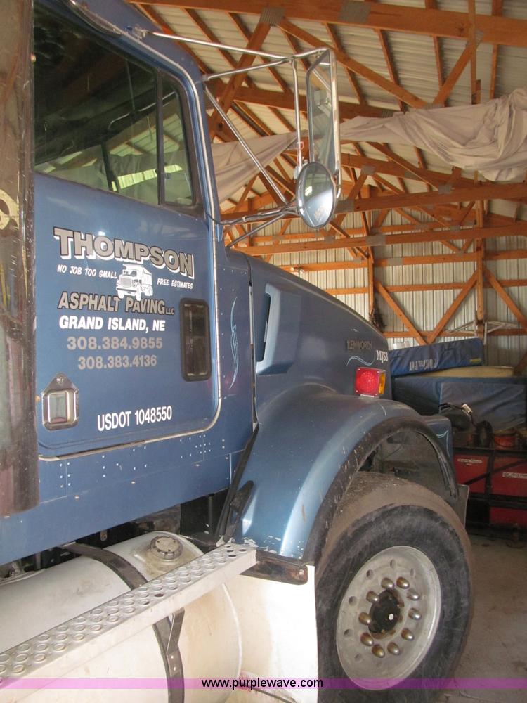 image for item B5336 1998 Kenworth T800 tri axle dump truck