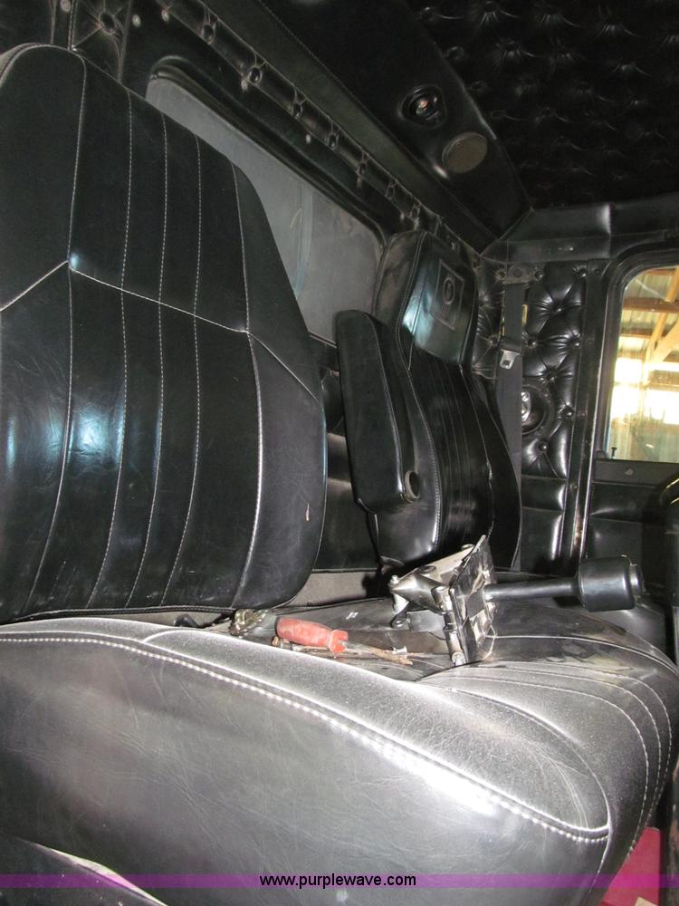 image for item B5336 1998 Kenworth T800 tri axle dump truck