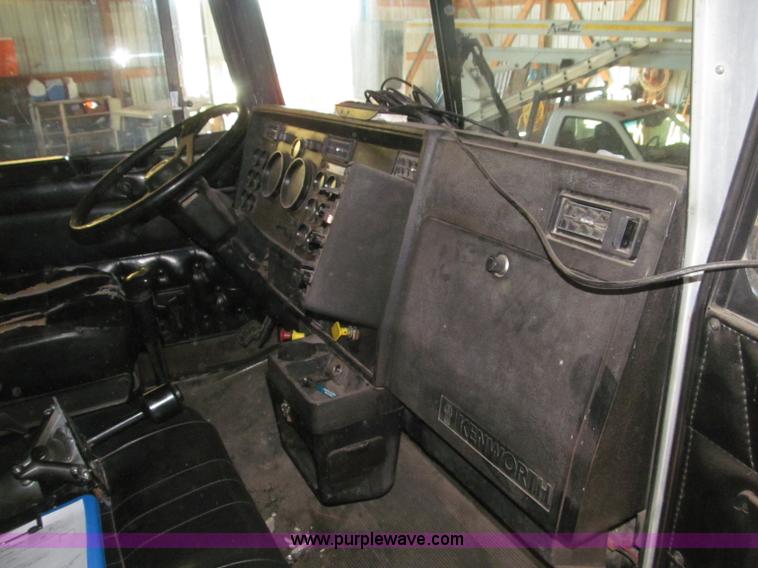 image for item B5336 1998 Kenworth T800 tri axle dump truck