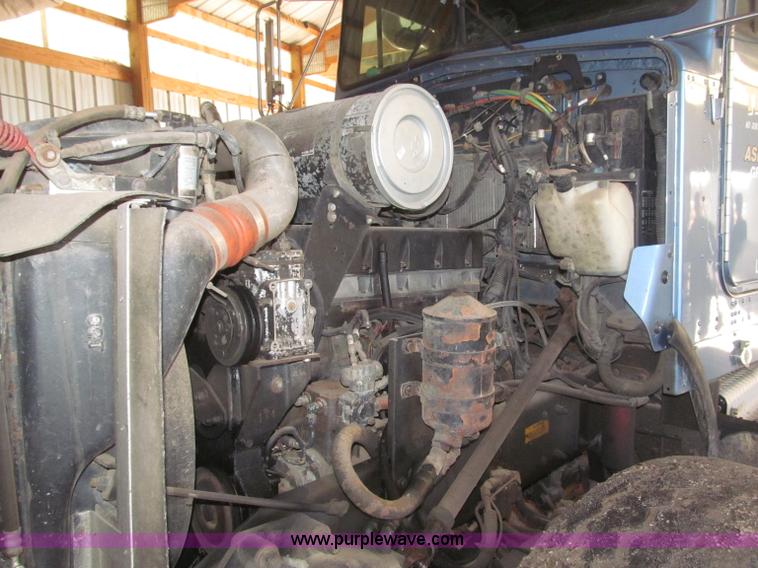 image for item B5336 1998 Kenworth T800 tri axle dump truck