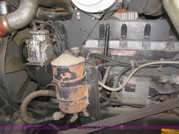 image for item B5336 1998 Kenworth T800 tri axle dump truck