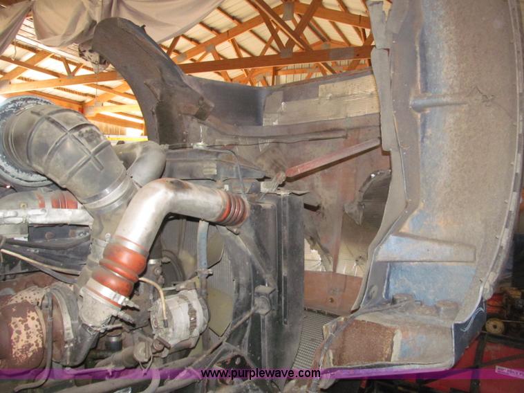 image for item B5336 1998 Kenworth T800 tri axle dump truck