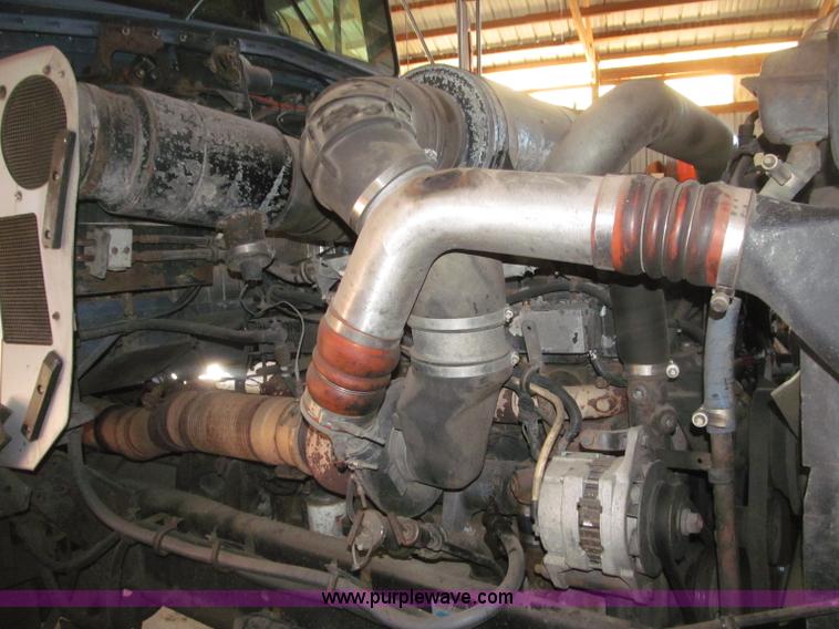 image for item B5336 1998 Kenworth T800 tri axle dump truck