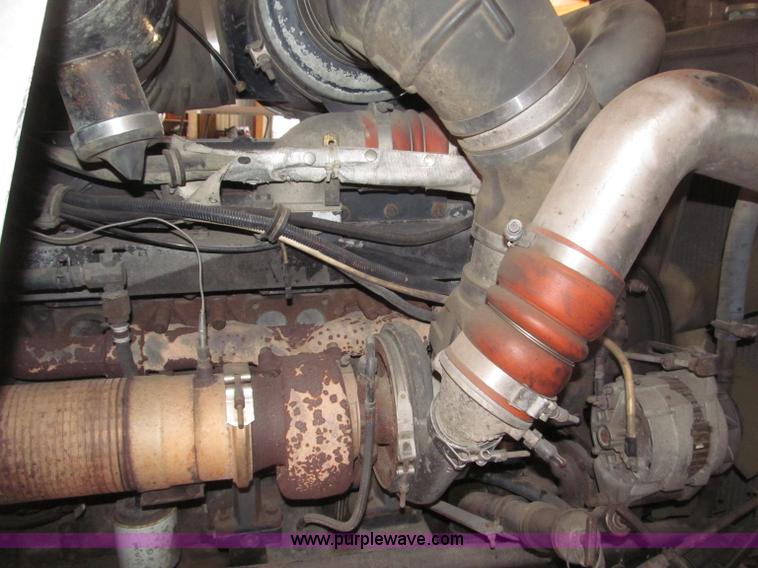 image for item B5336 1998 Kenworth T800 tri axle dump truck