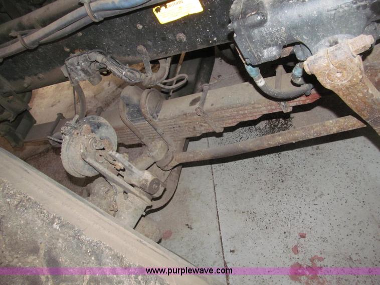 image for item B5336 1998 Kenworth T800 tri axle dump truck