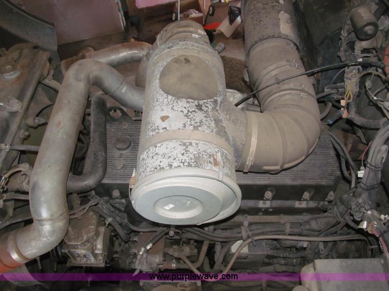 image for item B5336 1998 Kenworth T800 tri axle dump truck