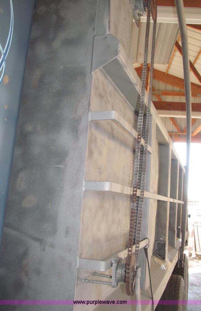 image for item B5336 1998 Kenworth T800 tri axle dump truck