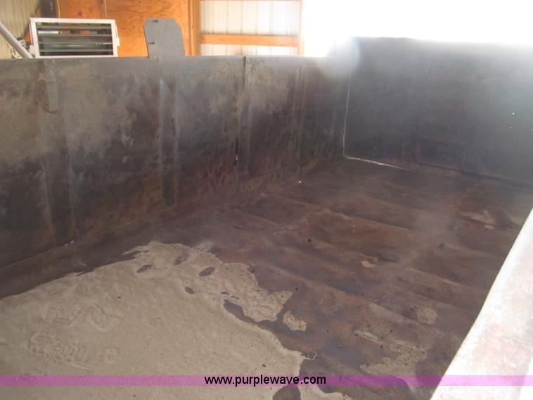 image for item B5336 1998 Kenworth T800 tri axle dump truck