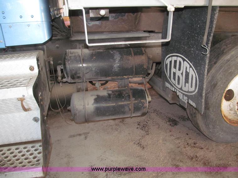 image for item B5336 1998 Kenworth T800 tri axle dump truck