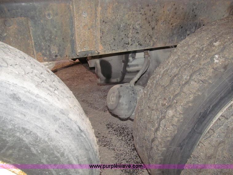 image for item B5336 1998 Kenworth T800 tri axle dump truck