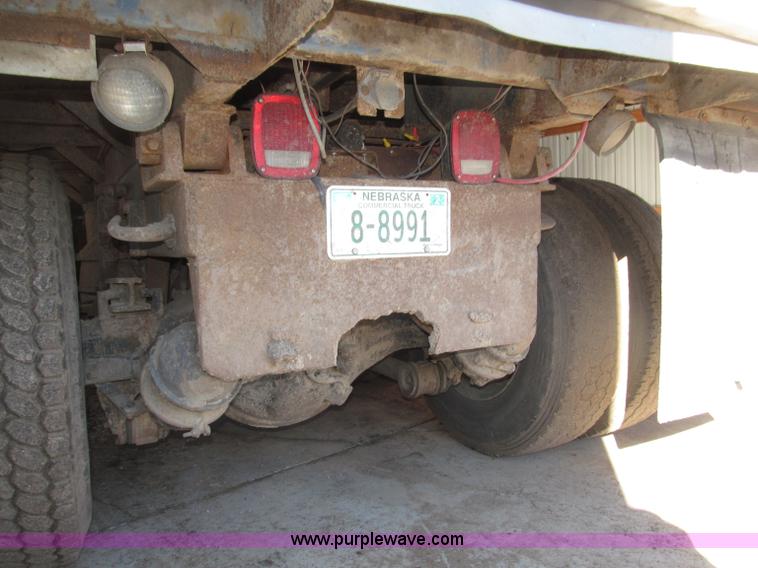 image for item B5336 1998 Kenworth T800 tri axle dump truck