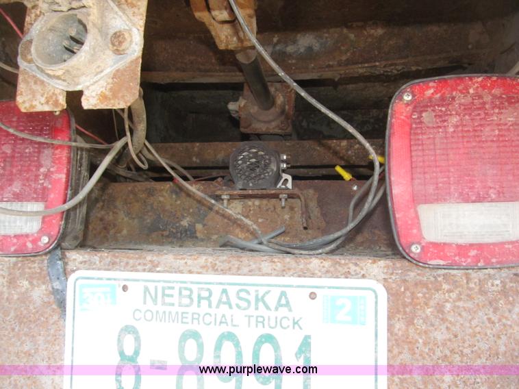 image for item B5336 1998 Kenworth T800 tri axle dump truck